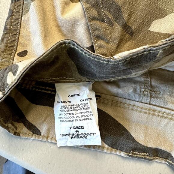 Desert Sand Camo Wrangler Camo Shorts Men's sz 44 - Relaxed Fit - Picture 4 of 5